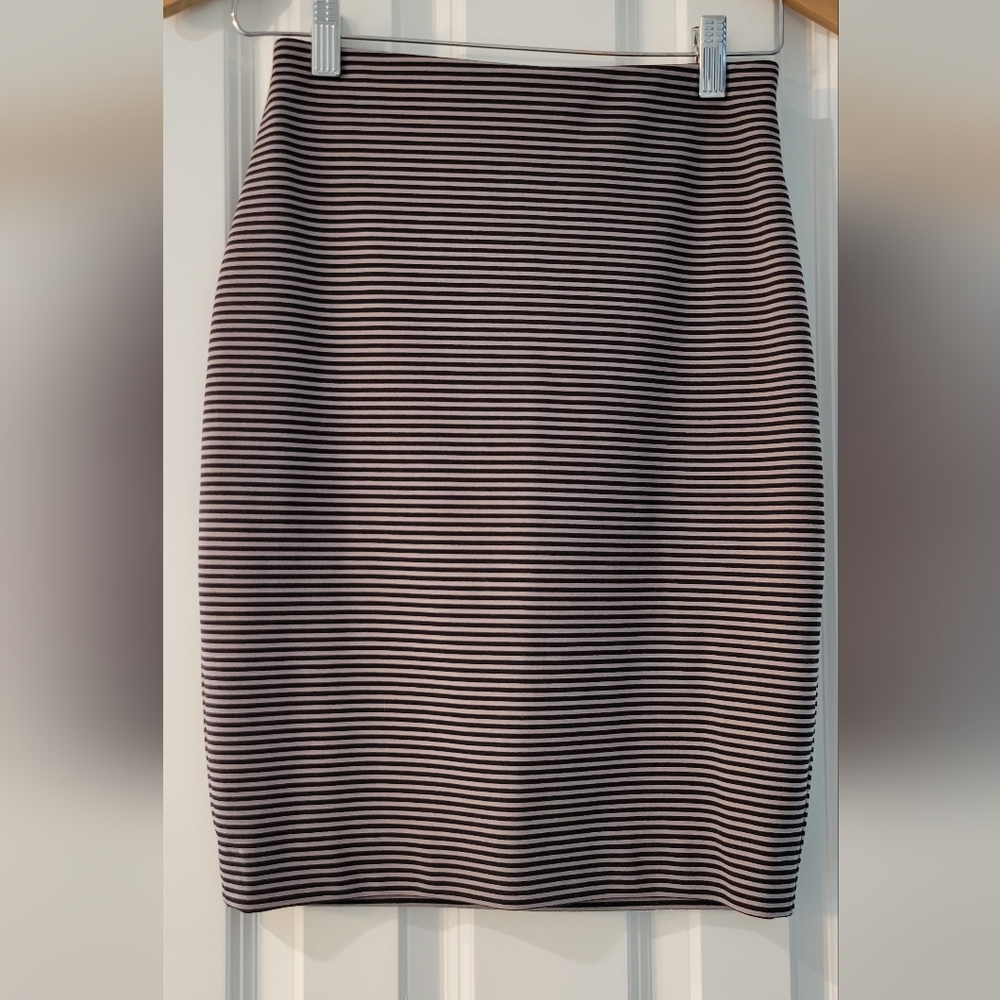 Ann Taylor Black and White Pencil Skirt Knee-Length